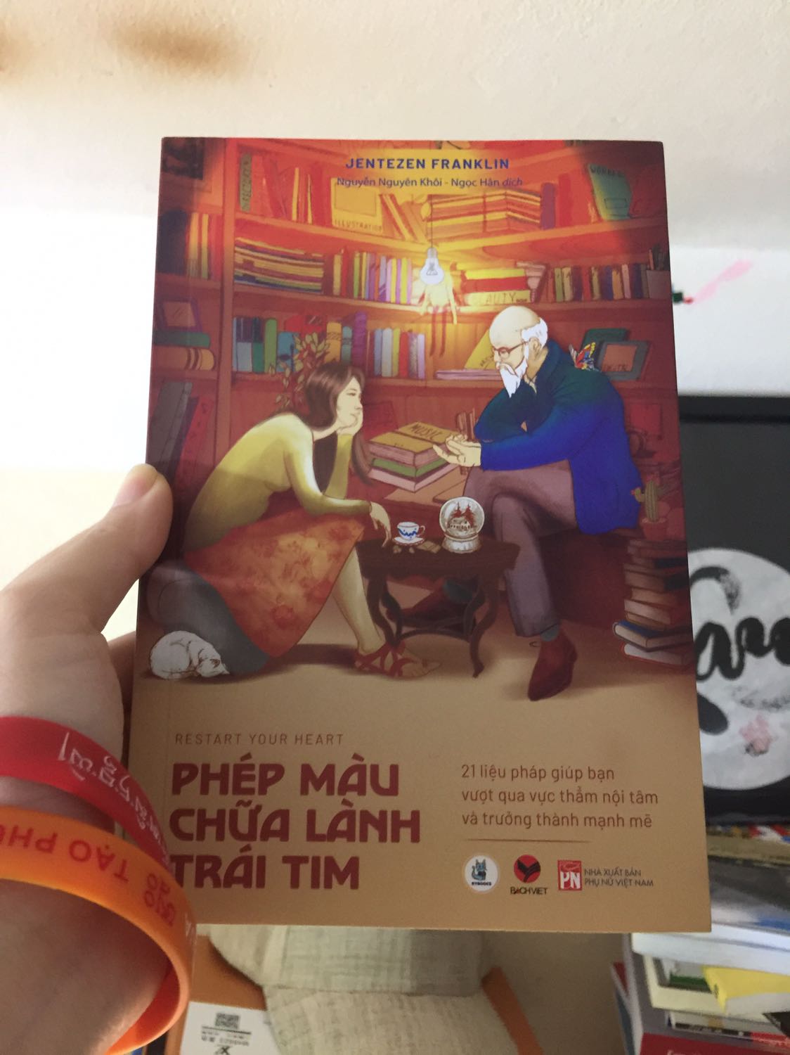 Sách rất đẹp, cuốn sách là 21 ngày thực hành để chữa lành bản thân và tiến gần với Yêu Thương!