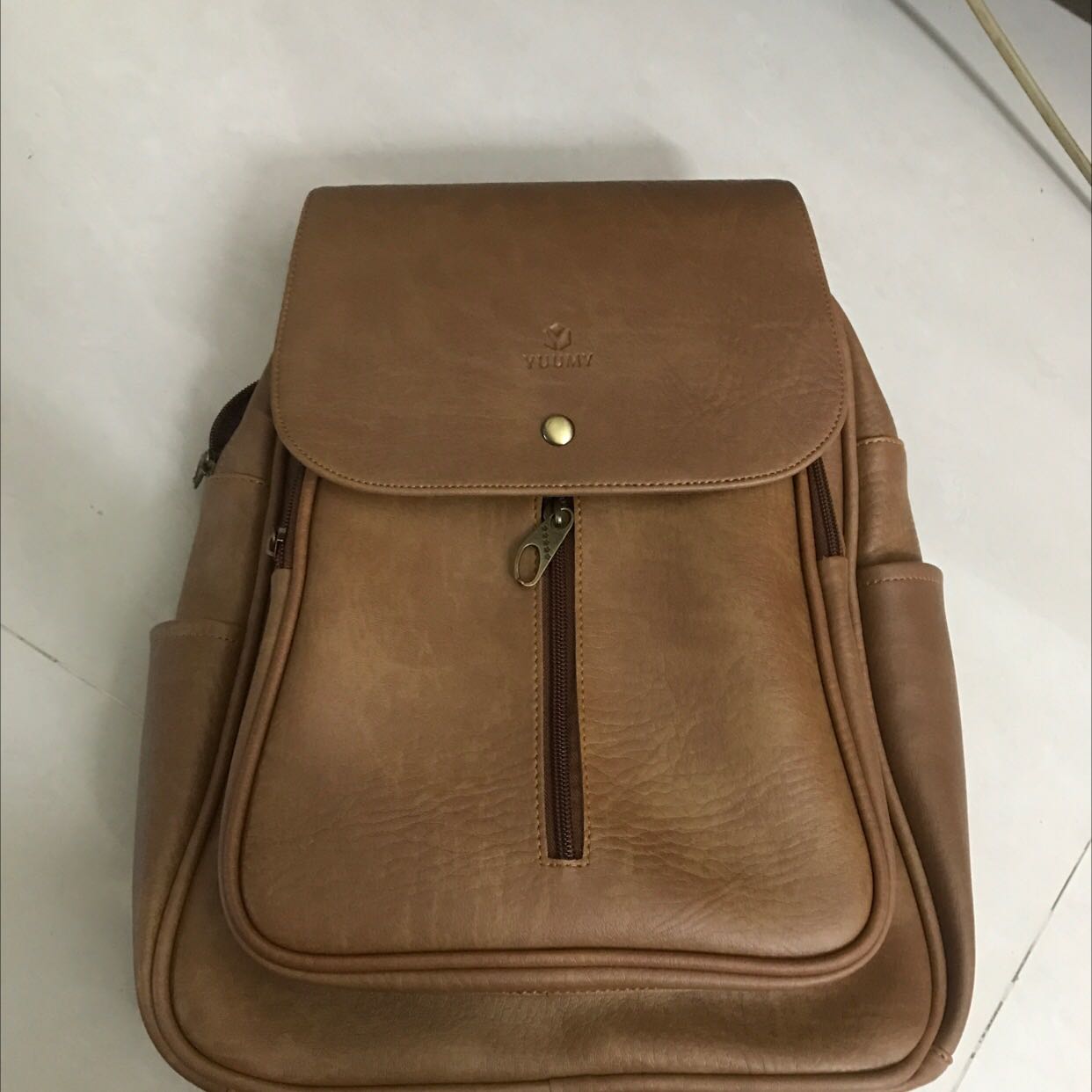 Hàng giống quảng cáo, so giá tiền ok. Mình mua giá 209k, tối đến nó giảm 185k. Canh tới canh lui mấy ngày . Nhưng nhìn chung sản phẩm ok. 
Còn chất lượng phải sử dụng mới biết.
Giao hàng nhanh, shipper vui vẻ, có tâm.