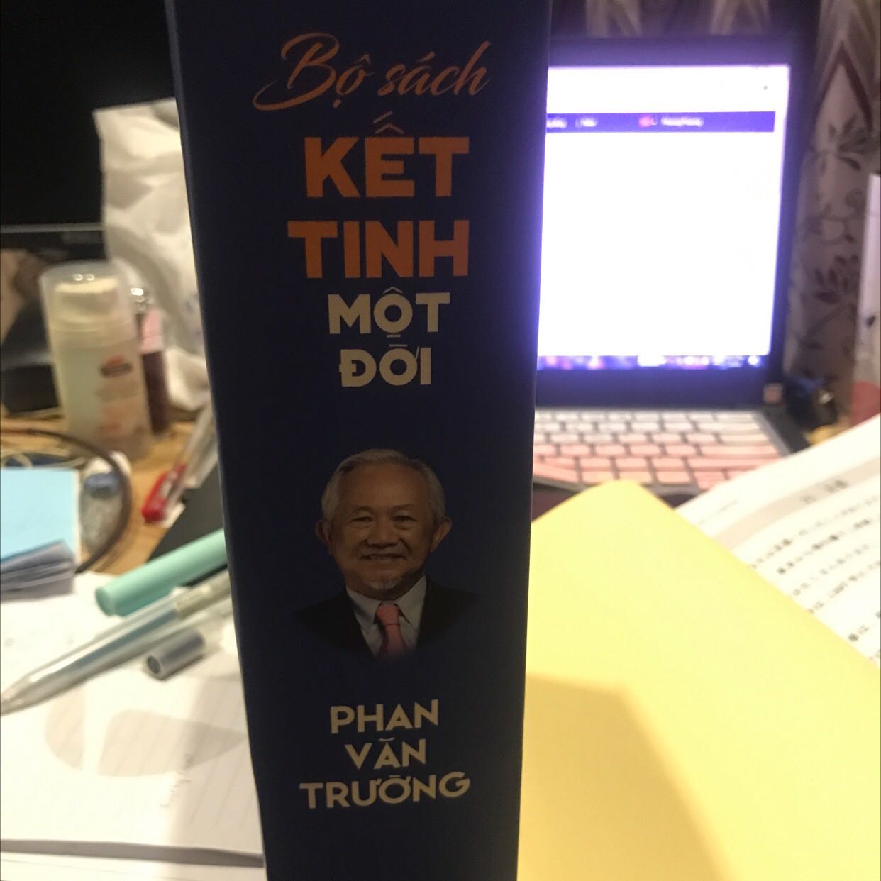 Được biết đến sách thông qua nghe các postcast của thầy và say mê cách thầy truyền đạt lại kiến thức cũng như tư duy của thầy thế là mình ôm ngay 3 quyển về đọc.