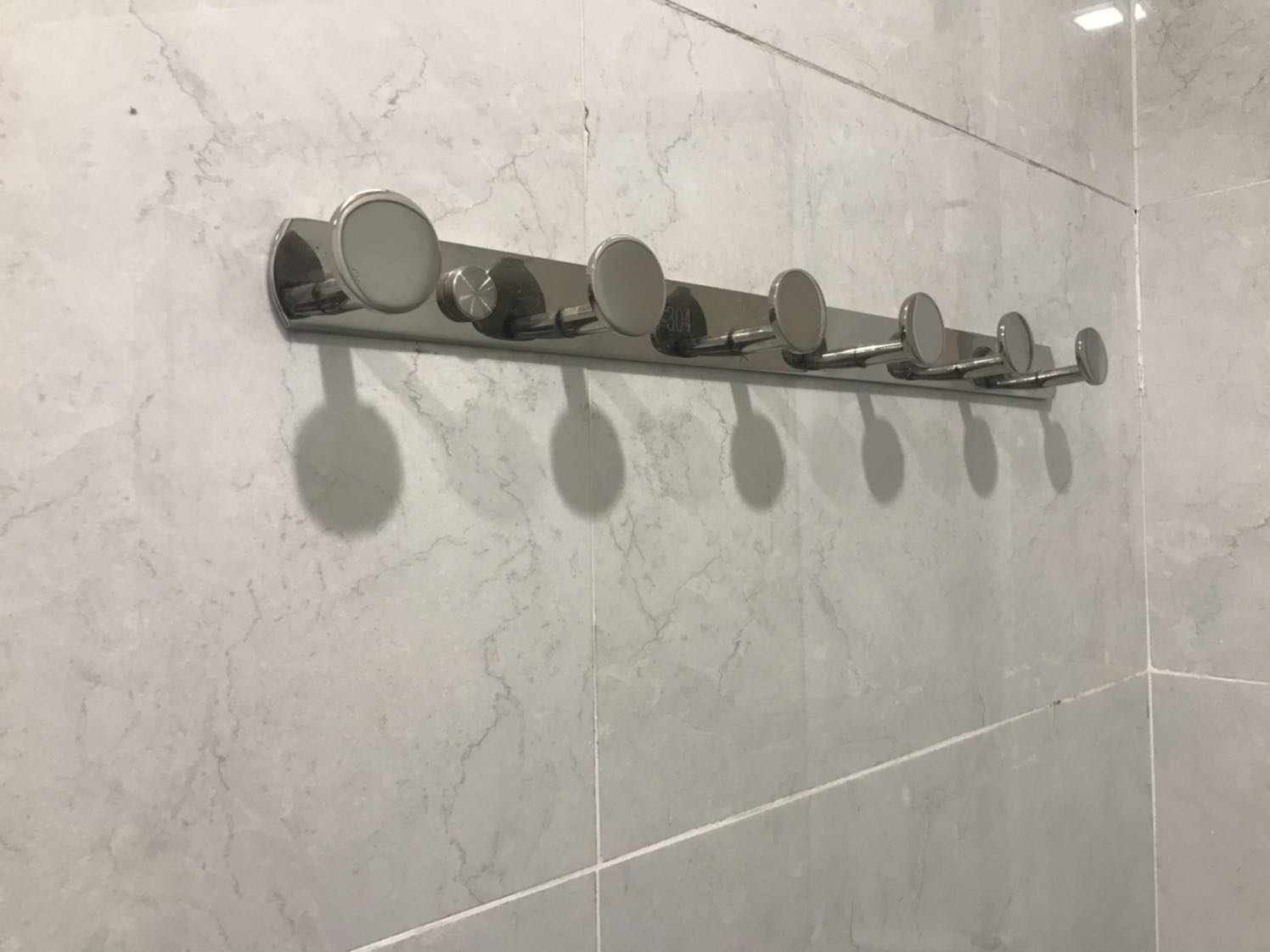 Nhìn xa thì cũng dc, nhìn gần thì thấy chi tiết chưa được sắc nét , vì ghi là của Bảo inox nhưng thực tế có lẽ là không phải