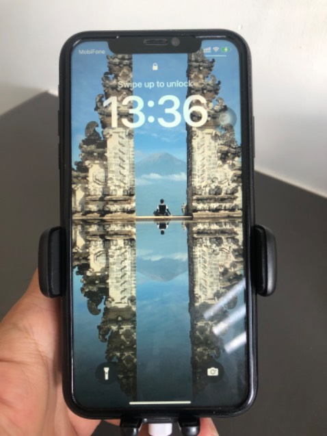 Mắc sắc ra tiếng, giá đỡ đẹp và sang trọng để trên xe công nghệ hẵn ra hihi, có tính năng sạc không dây, sp như mô tả