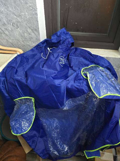 Chọn size XL, đỏ đô. Giao áo xanh dương, kích thước nhỏ không giống hình minh họa.