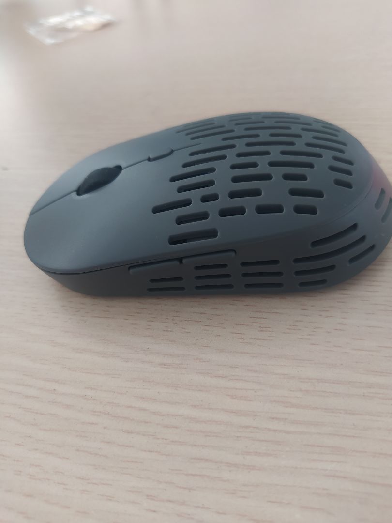 giao hàng nhanh. đóng gói hàng cẩn thận.
hàng chính hãng nhìn nhìn rất ưng, đẹp, chắc chắn. dùng mượt, nhanh