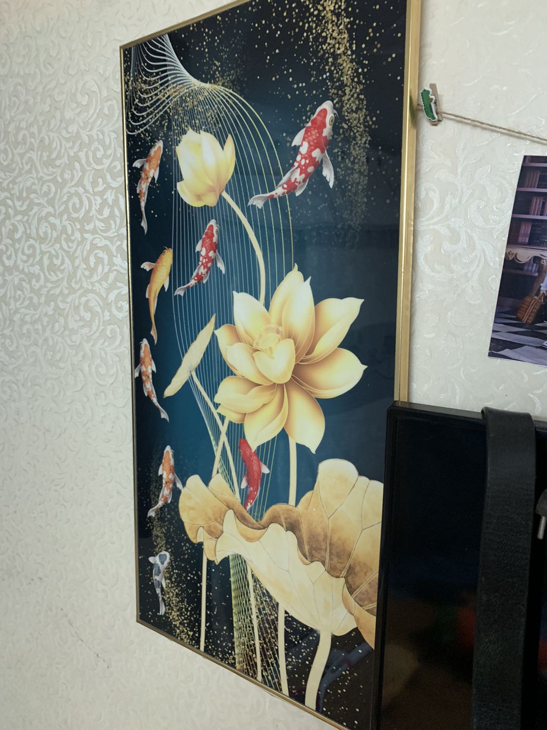 Tranh đẹp chắc chắn. Sợ ko biết treo mà shop có hướng dẫn cho tiết. Đinh dễ đóng mà chắc chắn. Tranh lên rất đẹp, bóng loáng, sẽ ủng hộ shop tiếp sau khi sửa xong nhà.