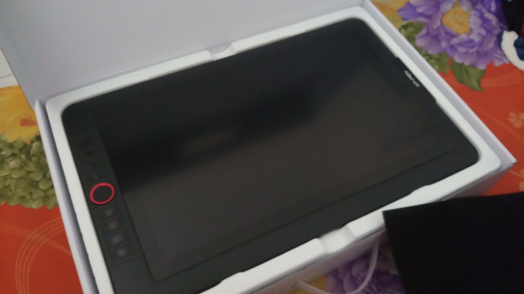 Anh shipper dễ mến! Tiki bàn giao cực nhanh! Chưa đầy 24h đã nhận được hàng! Lần đầu xài thấy oke lắm!