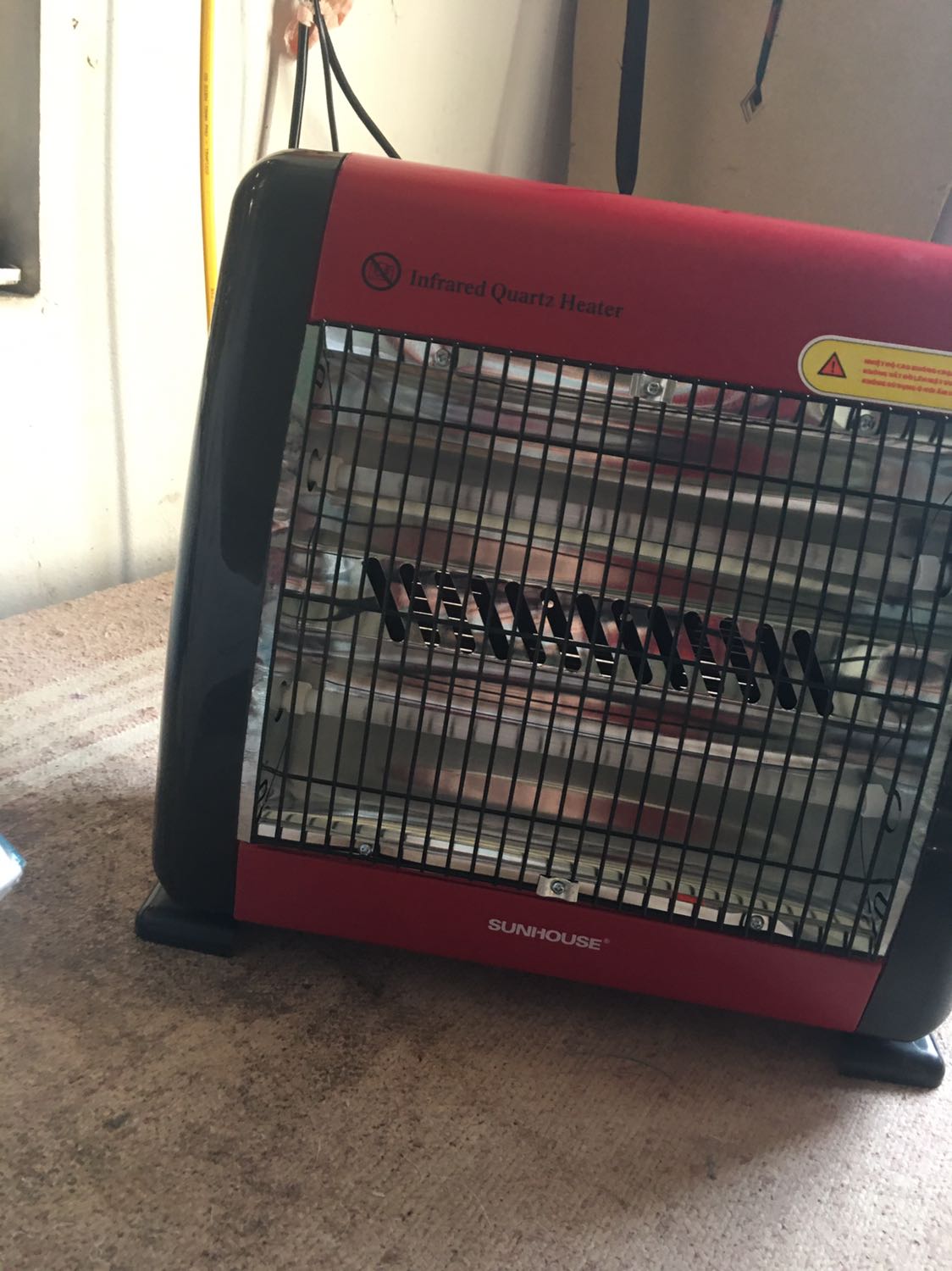 Máy sưởi tốt 2 đèn nóng nhanh nên mua mn nhé
Giao hàng nhanh nhưng shipper JNT làm mình ko hài lòng sáng ko gọi điện lại báo gh ko thành công tận 2 lần đến chiều mới gh lần sau sẽ suy nghĩ lại việc chọn nhà vận chuyển