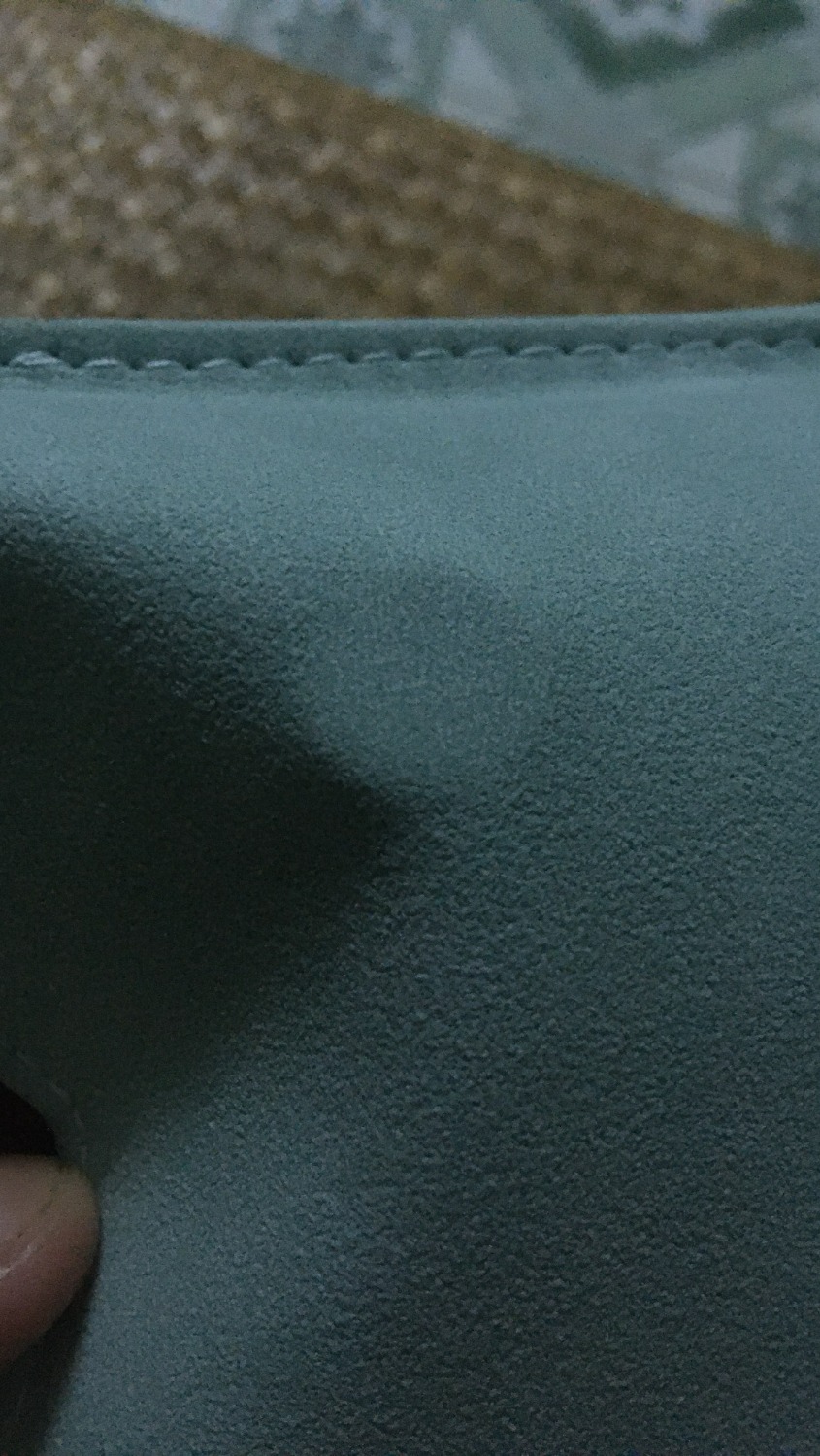 rât hài lòng về sản phẩm , các bạn mua sau luu ý chọn kỹ size nhé. shop có nhiều lựa chọn size để chọn rất tiện. bao da có 2 cục nam châm để nắp khó bung rất hay.
giá thì chưa nhận xét dc vì còn phụ thuộc vào độ bền của sản phẩm .