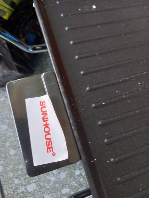 Hàng nhái không như hình ảnh, không có chữ sunhousse trên sản phẩm, chỗ gắn điện dán tờ giấy sunhouse. Bề mặt không có hoa cương như hình ảnh. Đề nghị đổi đúng sản phẩm chính hãng.