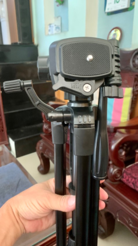 Đã nhận được hàng. Sản phẩm rất đẹp, chắc chắn, dùng cho máy ảnh Canon 550D rất Oke, thuận tiện cho đi chơi, đi du lịch. Mọi người nên mua sản phẩm của Shop. Mình luôn ủng hộ Shop về sản phẩm trên. Với mức giá trên thì mua được sản phẩm như trên là quá tuyệt vời. 
Cám ơn Shop và nhân viên giao hàng rất nhiều.