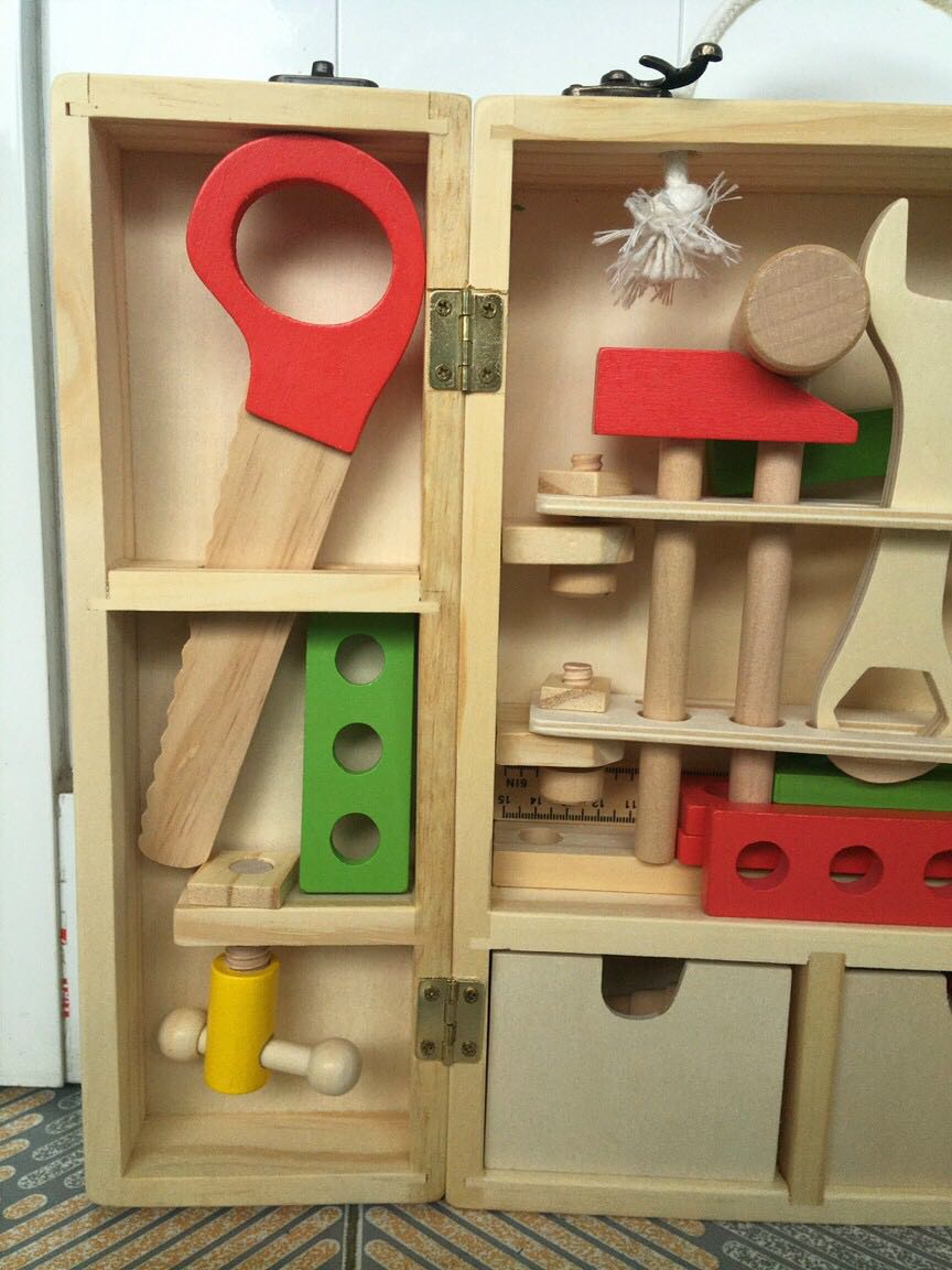 Hàng được giao như hình. Rất đẹp và rất chất lượng. Các chi tiết gỗ được gia công rất tốt, rờ rất êm tay, ko có thanh dằm nào nên ko lo đâm vào tay bé. Thanks shop và Tiki!