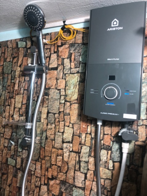 Mới xài đc 4 hôm . Vợ con tắm khen bơm êm và nóng và thích hơn máy trc nhà mua . Trc cũng dùng loại 2,5 tr đc 2 năm thì hỏng cũng hãng này k biết loại này có bền k . Nhưng thấy ok