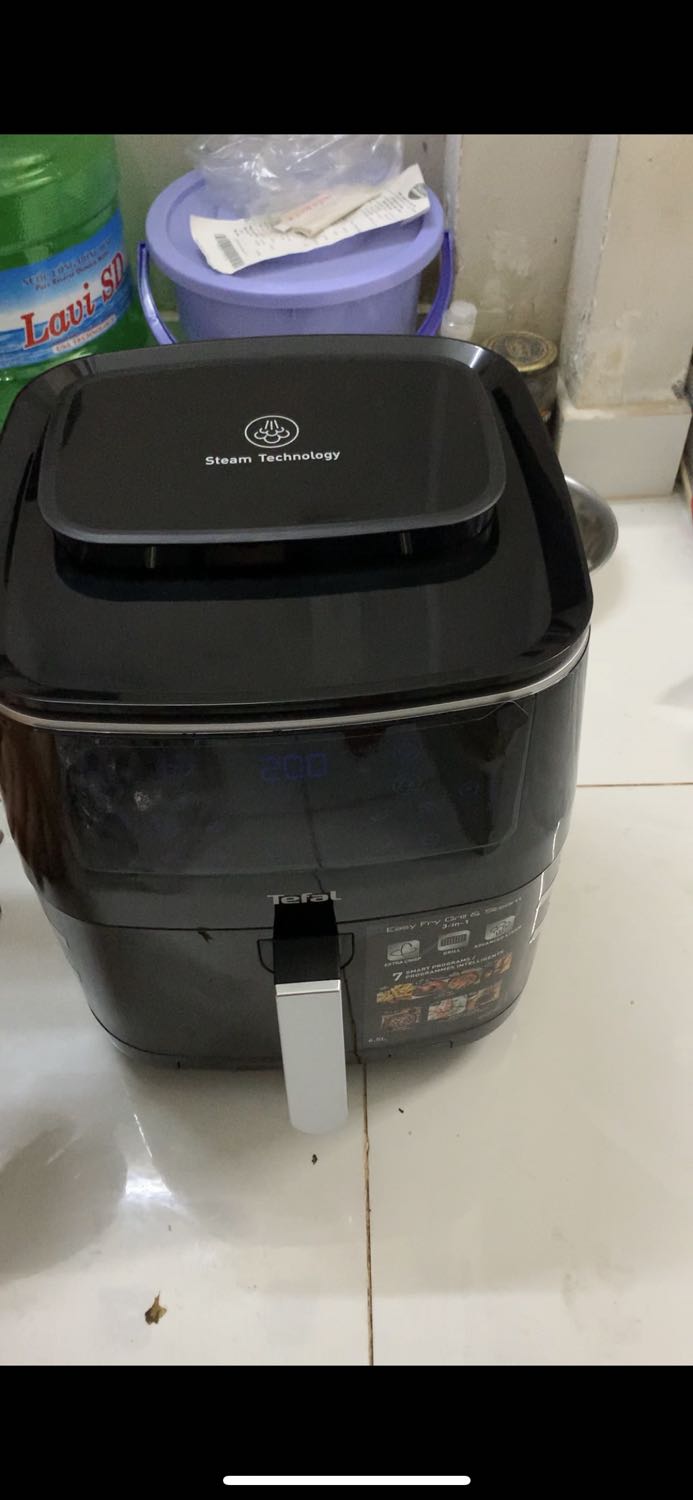 Hàng đóng gói cẩn thận, khá chắc chắn, điểm khác biệt của tiki so với các sàn thương mại khác khi nhận hàng. Menu trên màn cảm ứng khá dễ hiểu, k quá khó thao tác. Hàng to hơn so với xem trong hình hay quảng cáo. Đầy đủ sách hướng dẫn khi sử dụng máy. Khá là ưng ý khi mua sản phẩm. Mình chưa *** chức năng nên chưa rõ máy sẽ nấu được những món gì.