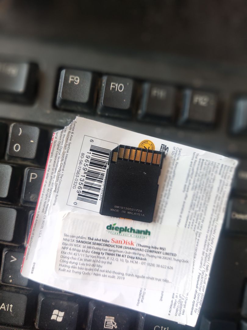 thương hiệu Mỹ, xuất xứ Trung Quốc, Made in Malaysia, chịu không hiểu gì luôn...! chẳng lẽ cái thẻ nhớ này lại nhập lắp ráp? giao hàng thì rất là lâu.