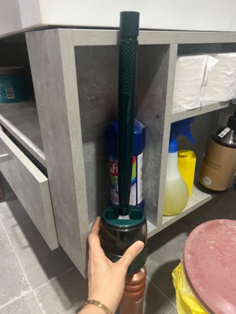 Dặn giao màu trắng vâng dạ rồi giao màu xanh. Bàn chải nhìn dở, ko cọ các ngóc ngách bồn cầu được. Ko nên mua