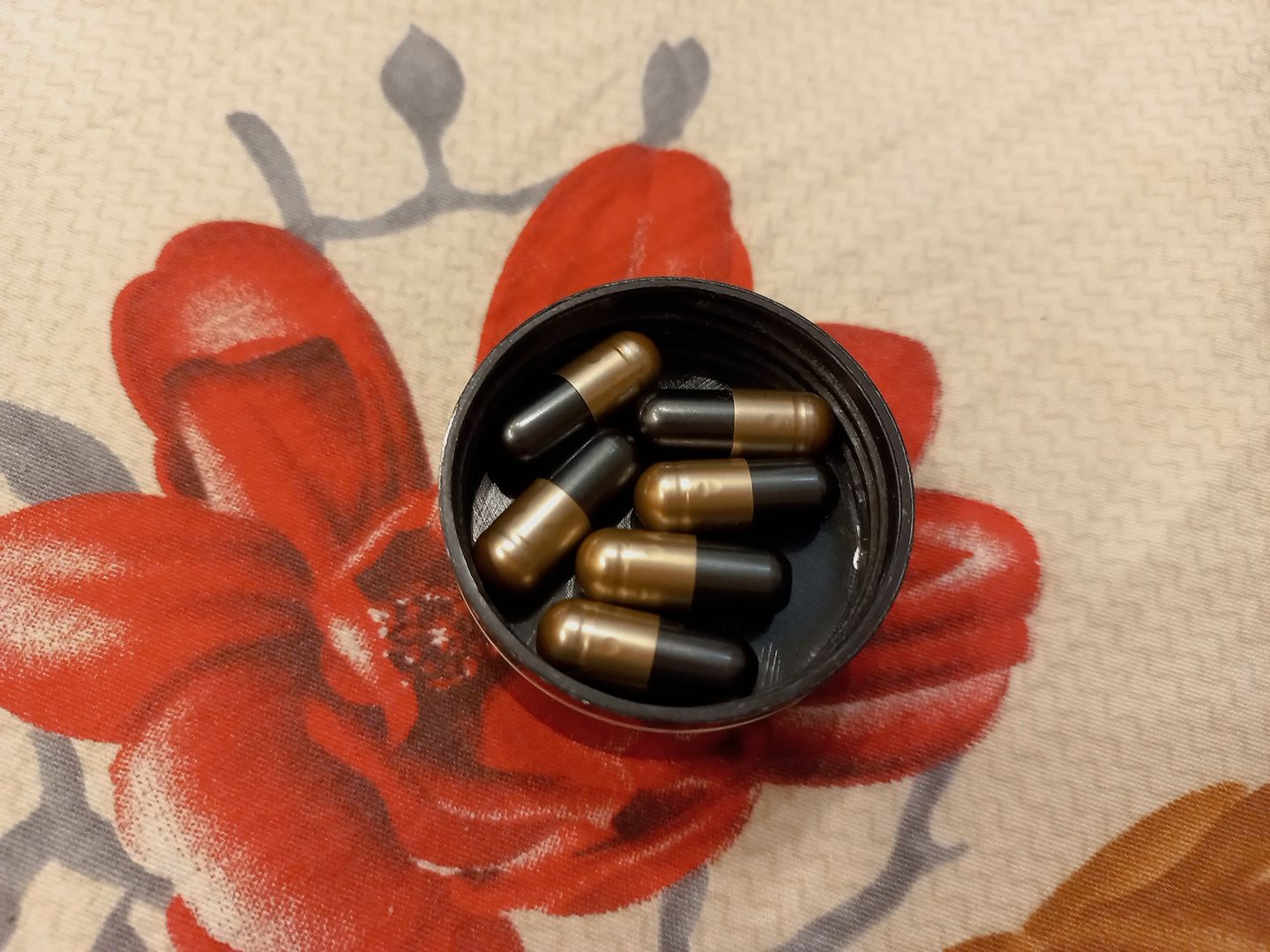 nghe bạn khen mẹ bả dùng thấy mờ nám hẳn sau 1 hộp. mình thì thâm mụn nên mua về uống thử. dùng mới 1 tuần mà thấy bớt thâm thiệt, da cũng mịn hơn. tui đã kiếm dc sản phẩm chân ái rồi. hồi đó cũng uống glutathion của hãng kia gần nửa năm nhưng ko cải thiện nhiều. còn adiva thì thấy kết quả thay đổi siêu nhanh.