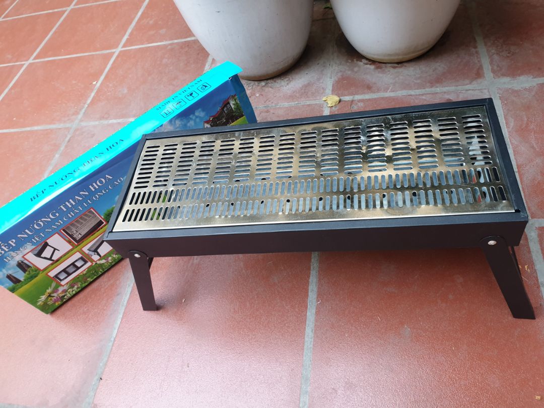 Năm ngoái m có mua của shop 1 bếp rồi dùng rất thích. Nhìn chung năm nay sp đẹp hơn, khung cứng chắc và phần vỉ sáng bóng dễ vệ sinh hơn. Thanks shop.