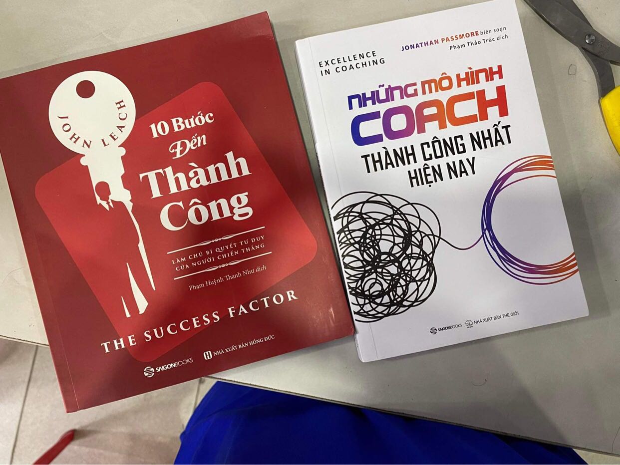 Mình không hài lòng khi giao nhầm sách. Đặt cuốn The master coach để tặng nhưng giao nhầm cuốn mô hình coach. 2 cuốn này nội dung hoàn tác khác nhau. Mong nhà sách có thể đọc kỹ tên sách trước khi giao. Mình rất ngại về việc sách đặt tặng nhưng sai sách. Tư vấn viên phản hồi lâu. Mình không muốn có thêm trải nghiệm tại nhà sách này thêm lần nào nữa! Mình cũng rút kinh nghiệm sẽ kiểm tra sách và nhờ người thân kiểm tra sách trước khi nhận hàng.