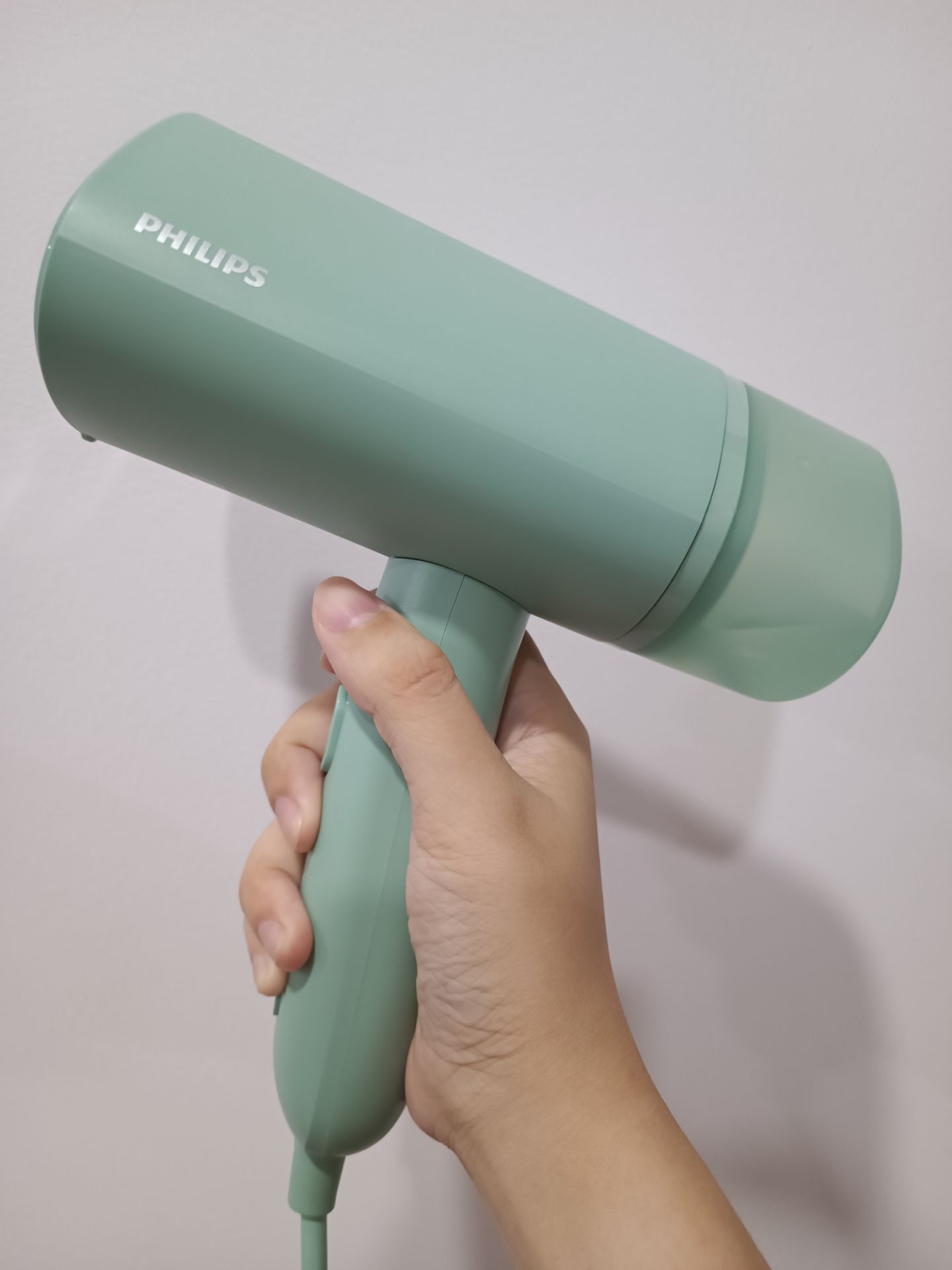 xinh xắn gọn gàng nhẹ tay ủi lâu k mỏi k hôi nhựa bình chứa nước khít chắc ko rò rỉ, đặc biệt là cái màu mint ở ngoài ĐẸP KO TƯỢNG ĐC. TIKI đóng gói sịn sò giao nhanh thần tốc thì khỏi nói rồi, chưa tới 1 tiếng đặt đã có hàng.