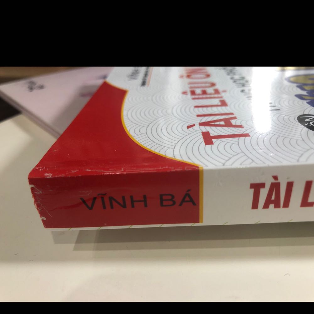 Sách hơi xước nhẹ