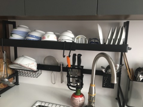 Kệ đẹp rất ưng , chắc chắn nhưng nên làm thấp hơn 1 chút giữa chỗ từ dứơi chân lên chỗ để chén bát