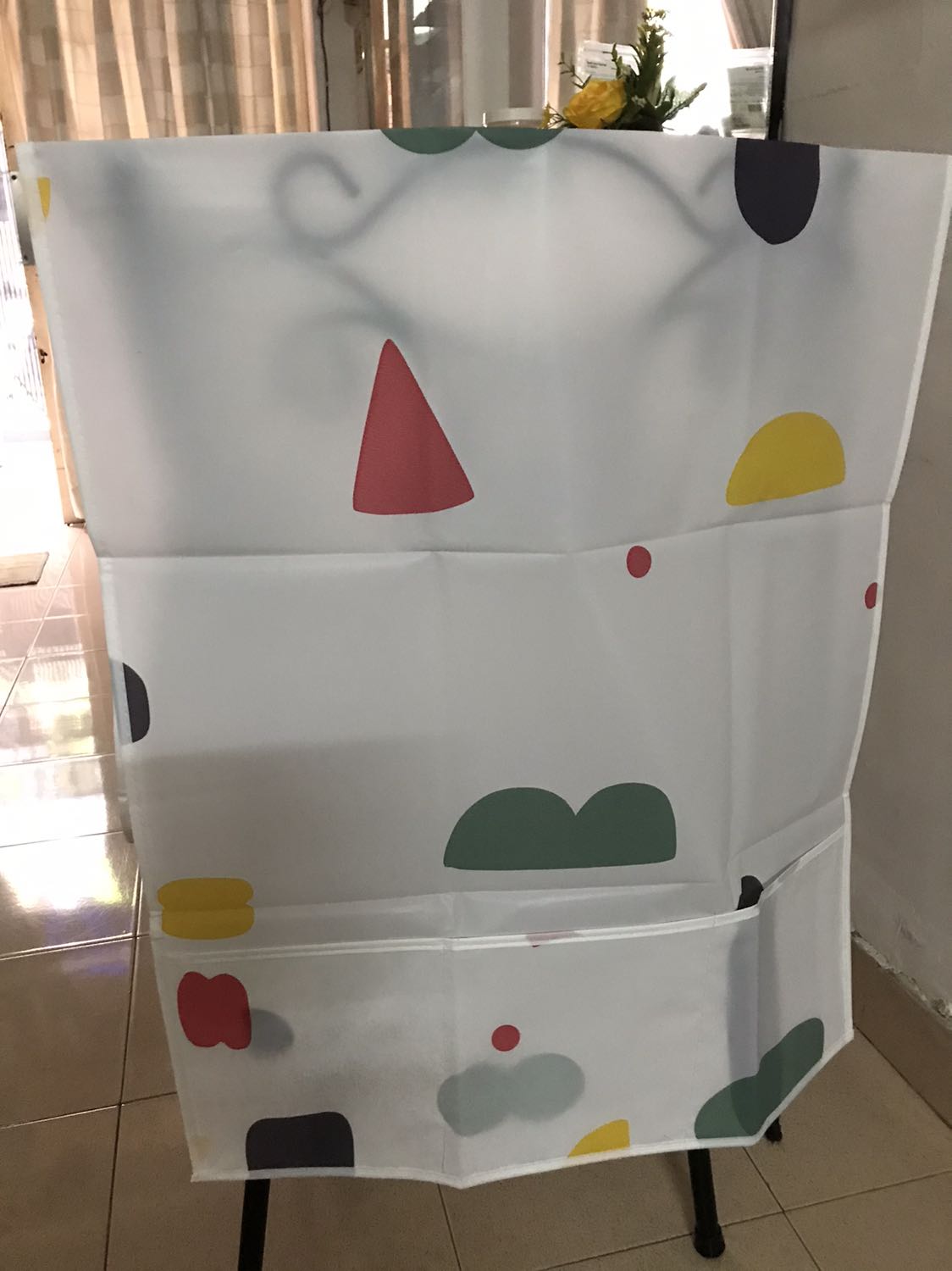 Giao hàng bị trễ, màu trắng sắc bông trang nhã, nhưng hơi mỏng dễ rách, xài tạm