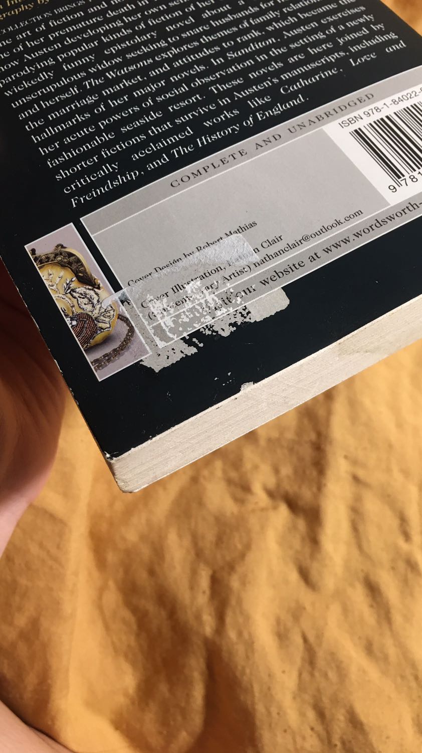 Không hiểu sao bọc r mà cuốn sách vẫn bị bong tróc lởm chởm ntn. Mình mua sách mới chứ có phải sách cũ đâu