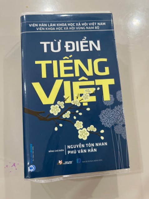 Nhỏ gọn, dễ tra từ, nếu bổ sung thêm ví dụ sẽ dễ hiểu hơn nữa