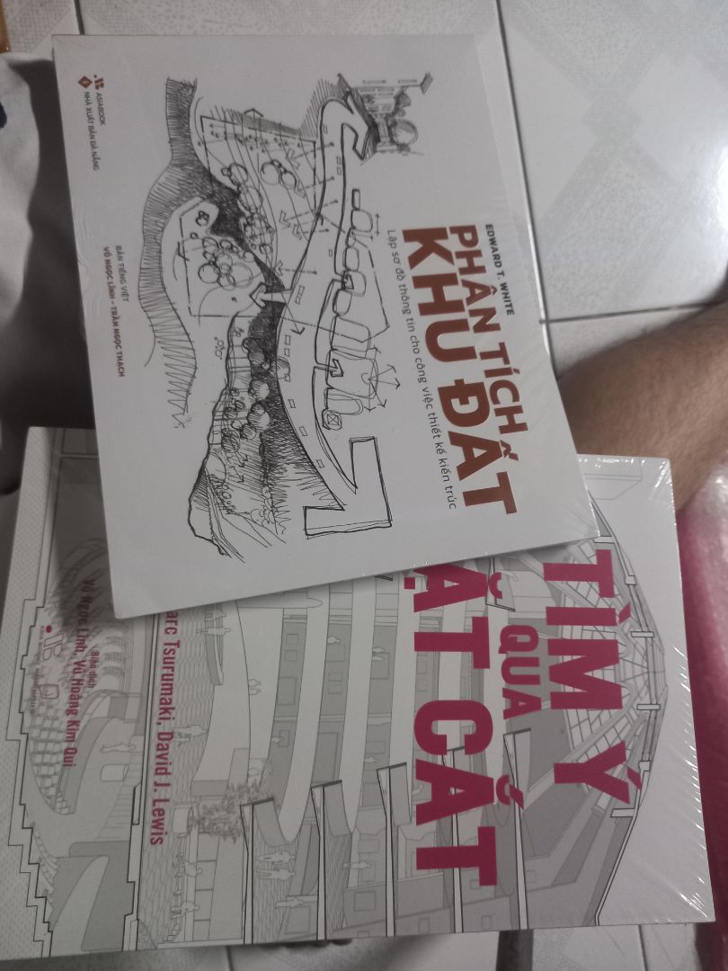 giao đúng hạn, gói cực kĩ nha anh em, chất lượng sách đúng như mẫu, tuyệt, mua combo đúng 2 quyển đang thích  nên khá tiết kiệm , rất hài lòng