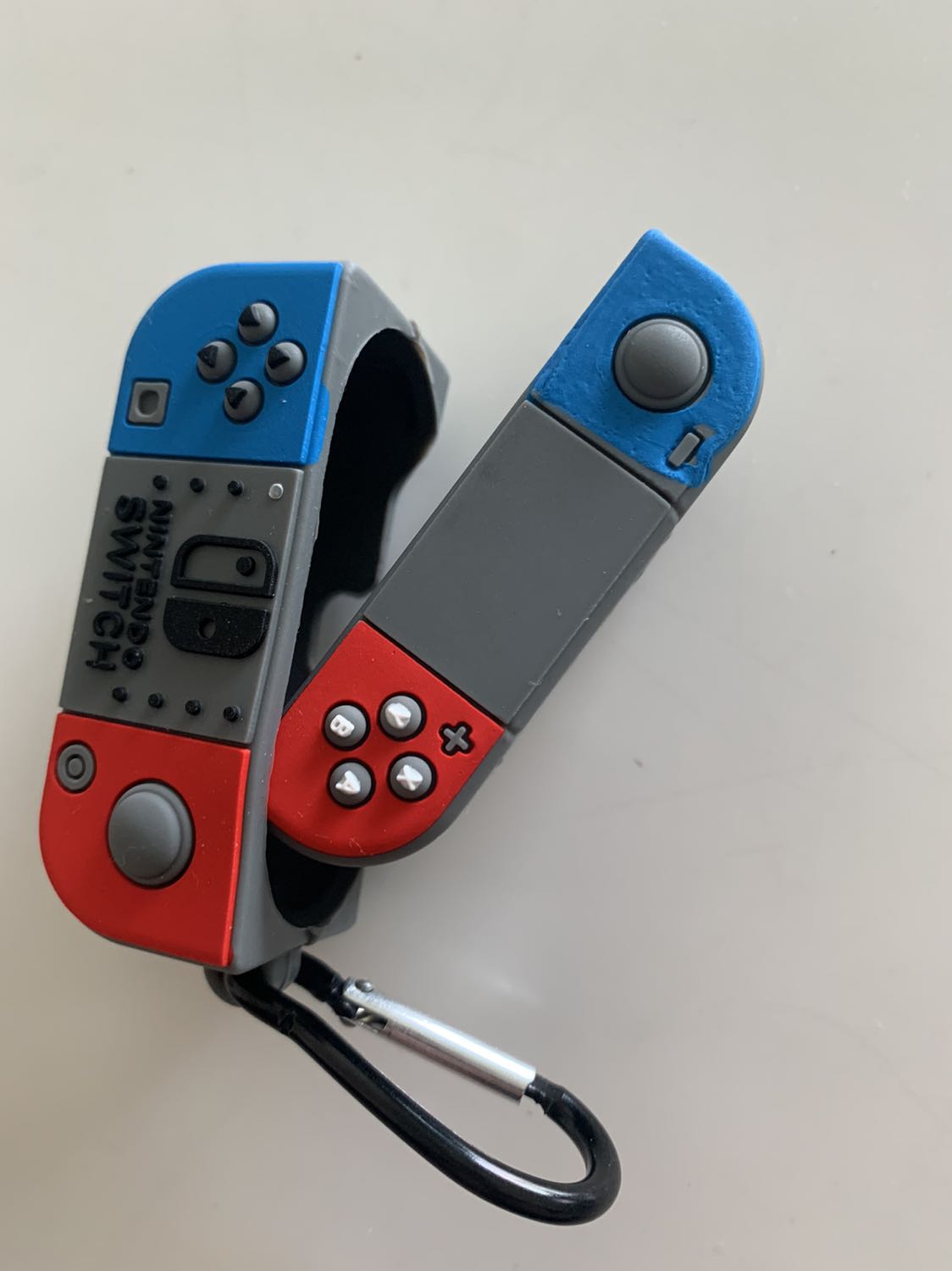 Hình thì đẹp nhưng hàng thực tế độ hoàn thiện rất rất kém nha mọi người, khuyên không nên mua