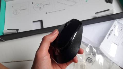 Hàng giao nhanh. Chất lượng hợp với giá tiền. Chuột bấm êm, nhạy. Tuy nhiên bàn phím cứng gõ không sướng bạn nào dùng bàn phím nhiều nên cân nhắc.