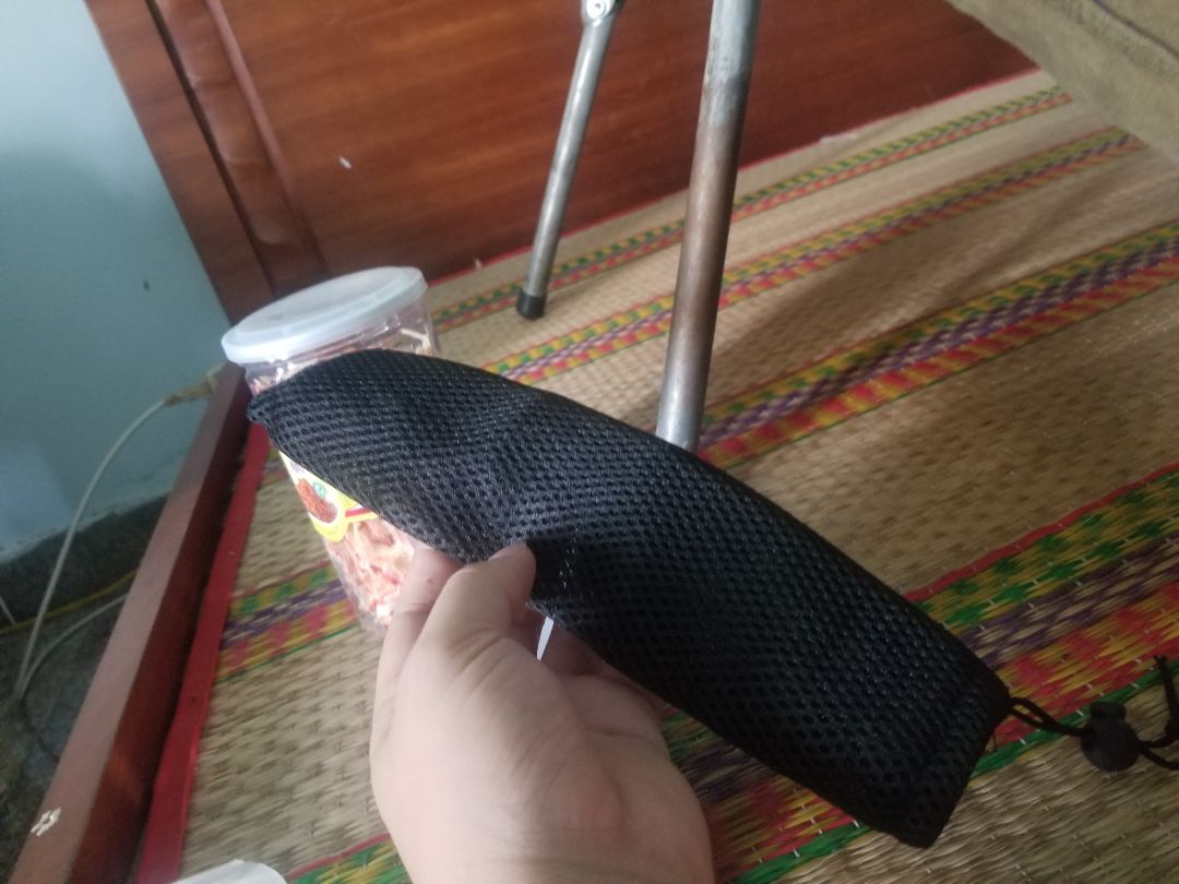 hộp nhựa to đựng thìa đũa ok có chống sốc bên ngoài. mình không đọc kĩ mua nhầm mỗi cái hộp đem về làm đồ chơi cho con tạm vậy hic