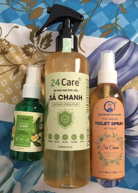 Đã mua 2 lần bên shop. Nhận xét như sau: tinh dầu này ban đầu sài có vẻ thơm hơn là 2-3 tháng sau đó. Dung tích lớn. Từ lúc mua đến giờ tầm 8 tháng mình mới hết chai này. Đợt này săn sale giá cũng rẻ