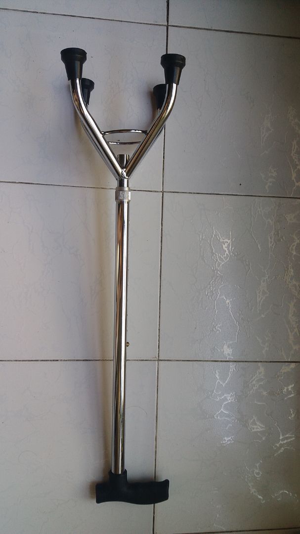 Hàng đóng gói kĩ . Giao hàng chậm vì dịch . Hàng không có thương hiệu  dù giới thiệu là lucass . Chất lượng hoàn thiện không tốt . Mn khg nên mua gậy chống loại này .