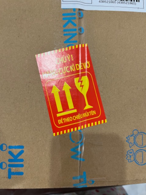 Giao hàng rất nhanh. Đặt hôm trước, hôm sau nhận được ngay. Đóng gói cẩn thận. Lotion màu hồng, thắm nhanh trên da, chắc do mình quen mùi hương nhẹ rồi nên thấy mùi này hơi nồng xíu. Chai to lắm, giá so với kích thước thì giá quá okay rồi. Lần đầu sử dụng nên mình không đánh giá sâu về sản phẩm.