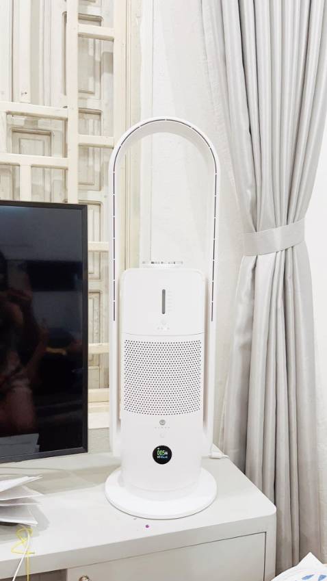 Mua quạt về ai cũng hỏi mua ở đâu vì quá ngon. Riêng kiểu dáng thiết kế nhìn đã ăn đứt cái quạt khác r. Còn tính năng thì khỏi phải bàn làm mát, lọc không khí, diệt khuẩn, bù ẩm, dk qua app…quá nhiều trong 1 item. Mua quạt về ai cũng hỏi mua ở đâu vì quá ngon. Riêng kiểu dáng thiết kế nhìn đã ăn đứt cái quạt khác r. Còn tính năng thì khỏi phải bàn làm mát, lọc không khí, diệt khuẩn, bù ẩm, dk qua app…quá nhiều trong 1 item.