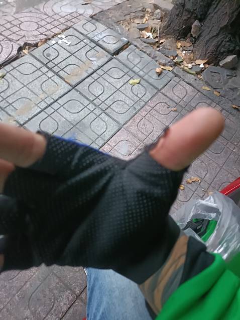 Găng tay gì đeo 1 ngày đã rách chỉ, rồi vải xanh thì tự nhiên sần sùi lên, bán hàng dởm vậy shop Găng tay gì đeo 1 ngày đã rách chỉ, rồi vải xanh thì tự nhiên sần sùi lên, bán hàng dởm vậy shop