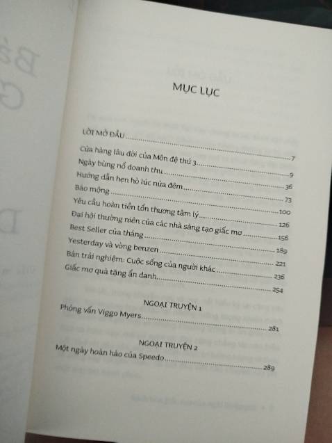 Không có bookmark, sách ok. Nội dung hay, không bị móp méo, sách gần 300 trang