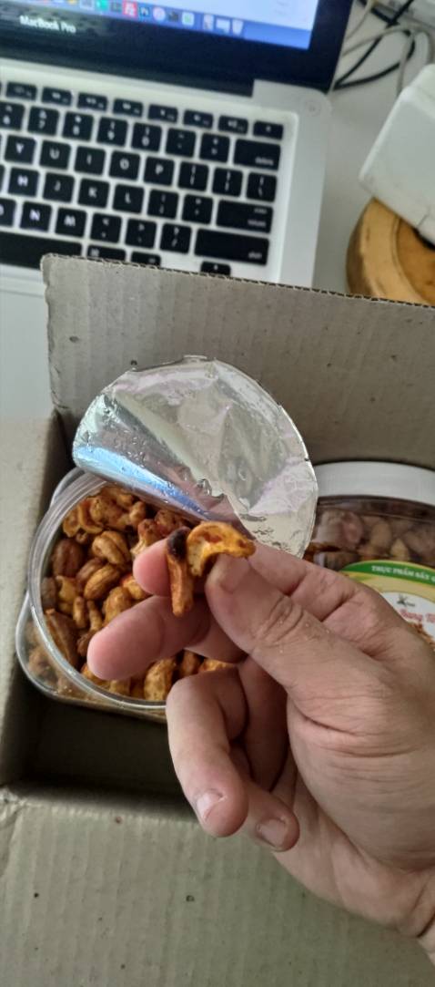 Hạt hơi cháy, nhưng ko ảnh hưởng chất lượng nhiều. Với giá ko cao thì nhận được bấy nhiêu đây cũng vừa đủ. Mong shop có cải thiện chất lượng để bán đc nhiều hơn