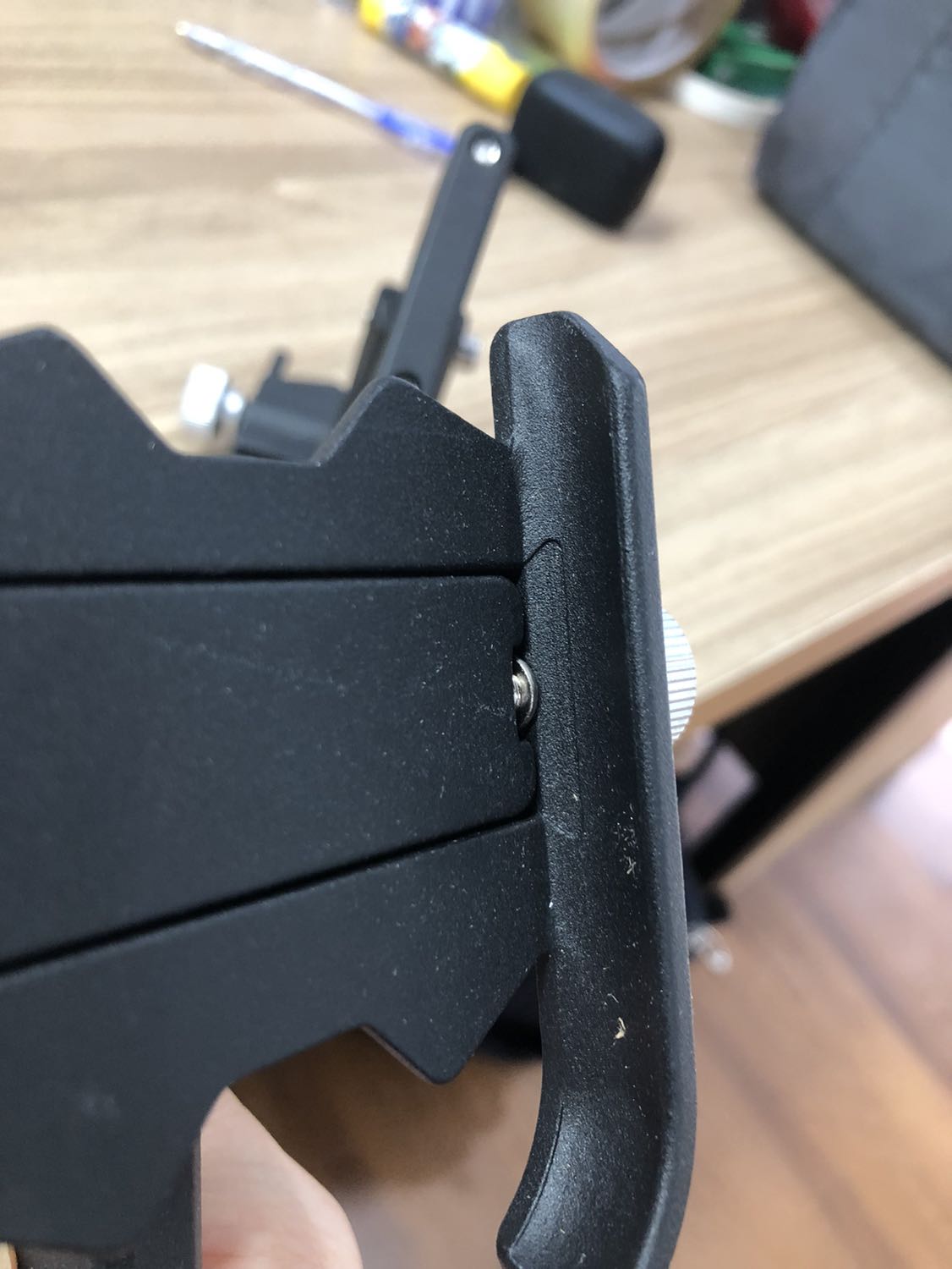 Cho shop 3 sao ở sản phẩm này vì:
Đóng gói sơ sài
Sản phẩm không phải là hàng mới mà bám bụi khá nhiều
Hộp sản phẩm cũng được mở ra nhiều lần, cấn móp, không seal, nói chung là khá xấu.
Còn về chất lượng sản phẩm thì đúng như mô tả