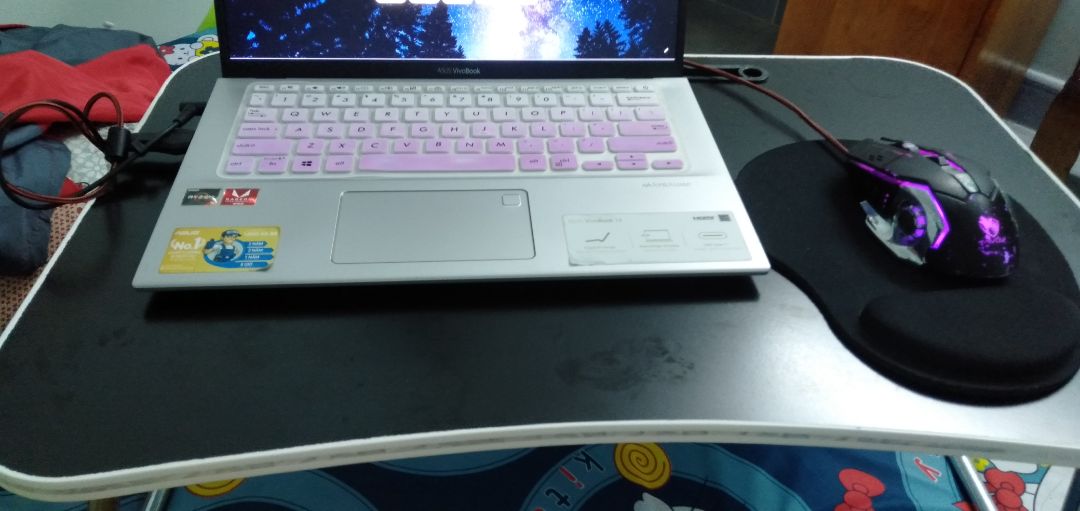 bàn nhận về oke hết, đóng gói kĩ, mở muốn ná thở nhưng điều mình kh thích là chân bàn có vẻ nhỏ, chỉ tầm 22-23cm mấy, nhưng dù vậy vẫn chắc chắn, kh vấn đề gì nên mình vẫn cho shop 5 sao