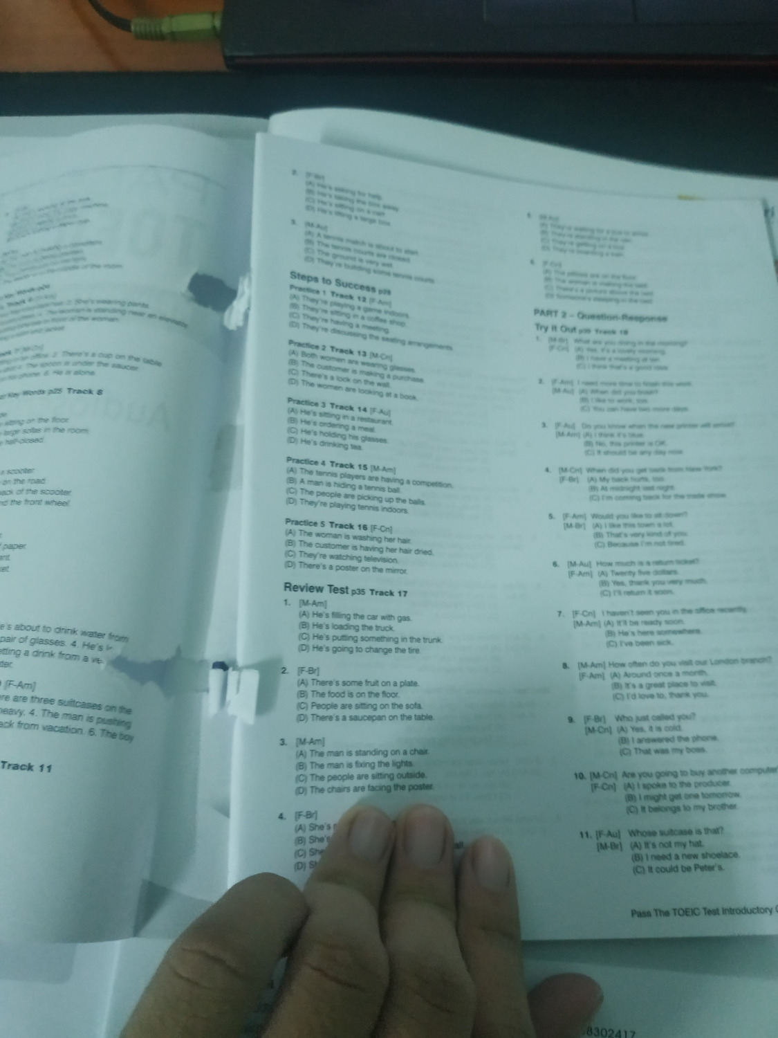 Sau 3 4 lần đổi trả nhưng họ toàn giao cho tôi sách rách , cũ dơ , nhìn như hàng tồn kho không bán được cho ai , nay dịp tết bận không có time mở ra lúc mở ra ôi mẹ ơi nó dơ và rách y chang 3 4 lần trước ai mua tiki thôi đừng mua cái sàn này nó đổi mới mà đổi mới như đạp vào mặt khách hàng vậy buôn bán như cái chợ không coi khách hàng ra gì qua sàn khác mua còn hay hơn