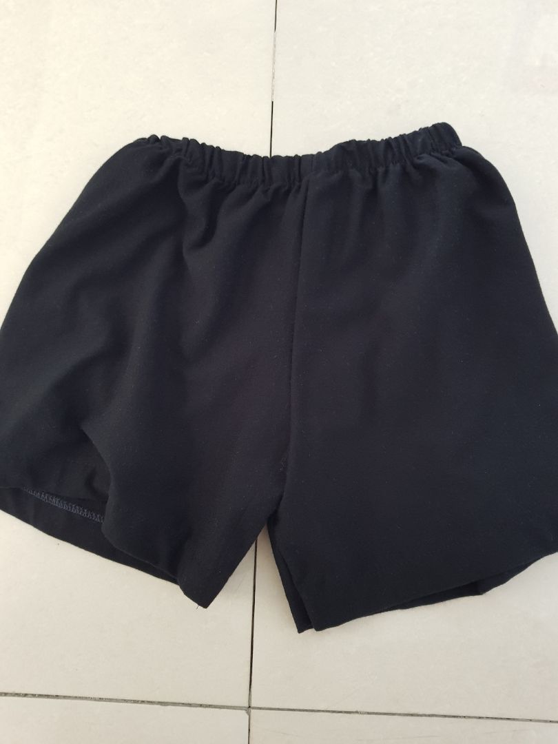 Quần may từ vải thừa, nhưng vẫn tạm dùng được, giao hàng tùm lum size