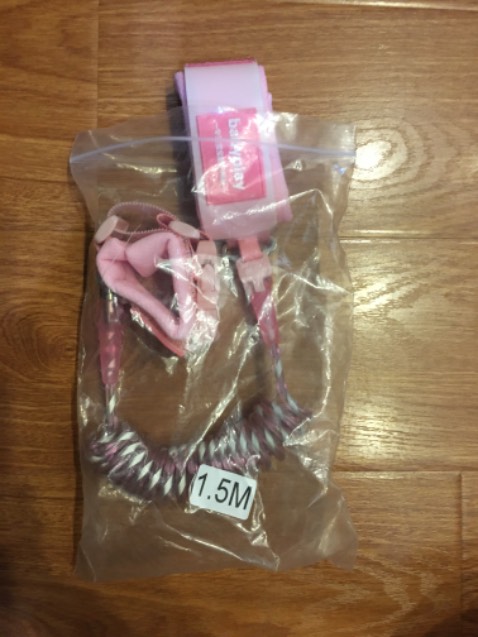 Dây đai có độ đàn hồi tốt, có phản quang, chống cắt. Vòng cổ tay được làm bằng vải mềm, có lớp lót, nên thoáng khí và rất êm. Một đầu có khoá an toàn, rất an tâm khi sử dụng