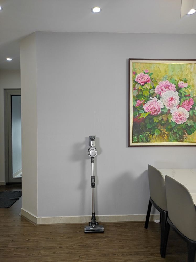 Giao hàng nhanh đầy đủ phụ kiện , máy hút khỏe ấn tượng với phần đầu lau đánh vết bẩn cực tốt , pin trâu mình dùng dọn dẹp nhà chắc phải cả sáng mà vẫn chưa hết pin. Được tặng thêm 1 chai nước lau sàn nữa quá là ok 👍👍