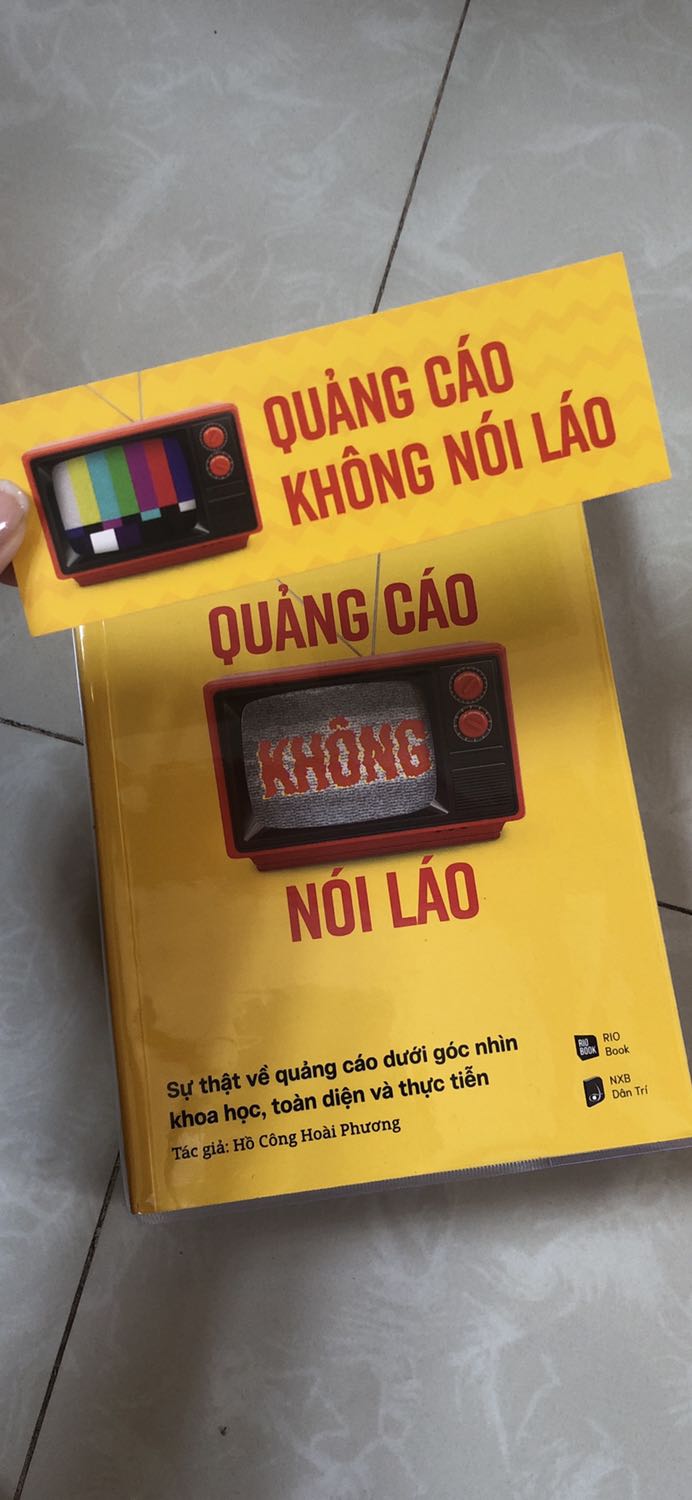 Em mình học bên truyền thông, nên mình có tìm mua quyển này, đọc ké thấy cũng hay về nội dung. Còn giấy in này mình ko thích lắm