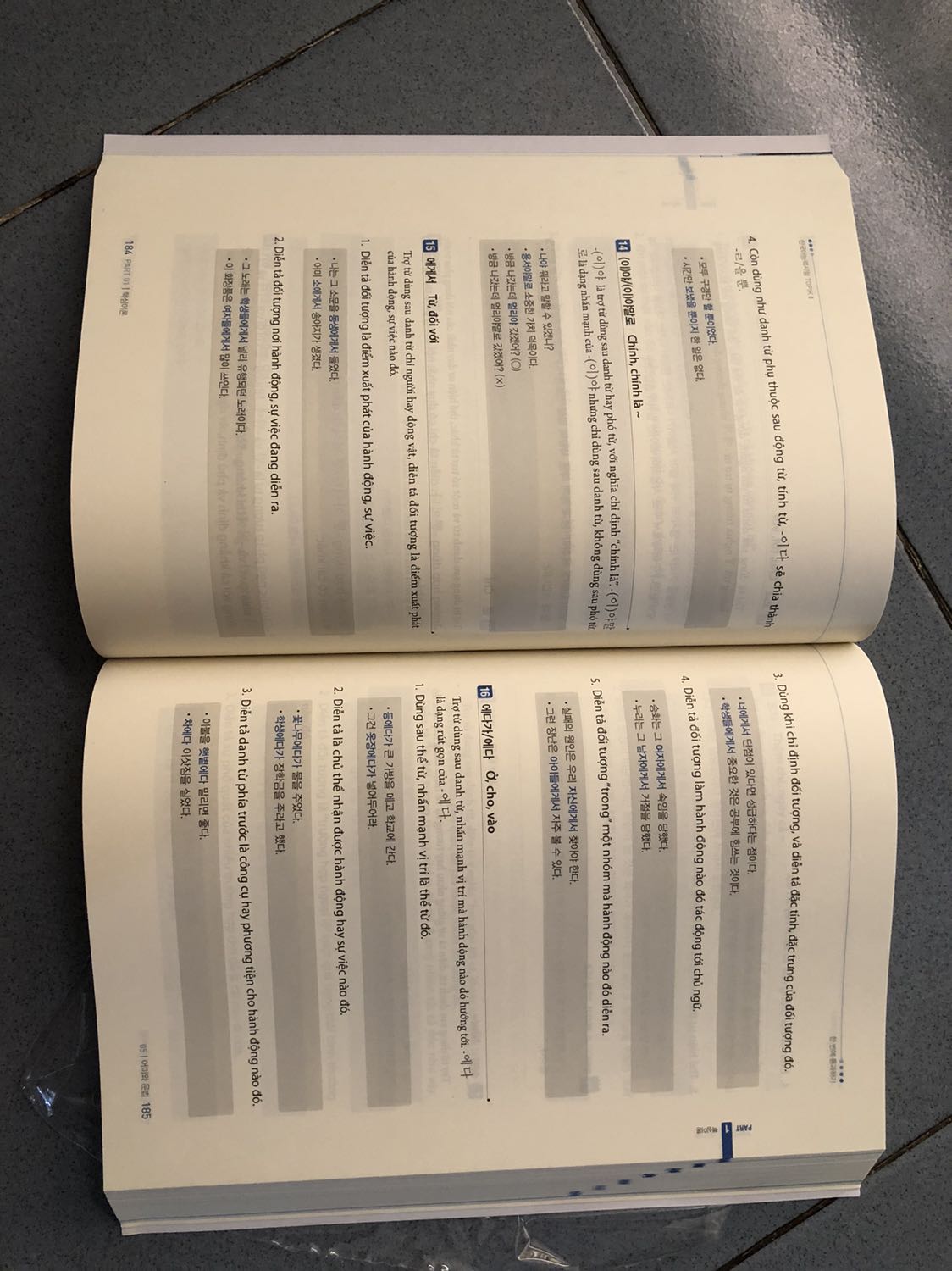 Sách tốt lắm lun nha mọi người. Nhưng chỉ có điều là chỉ có phần ngữ pháp và giới thiệu cấu trúc đề là tiếng việt còn lại là tiếng anh nên cân nhắc. Giao hàng cực nhanh. Mà sách được bọc lớp bảo vệ nữa. Quá oke lun