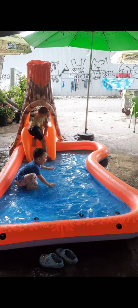 Bé mình rất thích rủ hàng xóm qua chơi nữa . Sẽ mua thêm nhiều loại nữa