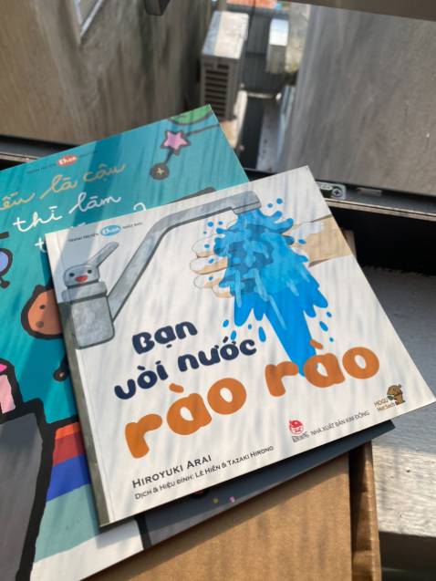 sách truyện của mogu rất hợp với bé nhà mình, con rất thích ba mẹ đọc sách cho mỗi ngày. mình rất hạn chế cho con xem điện thoại, dạy con niềm yêu sách và con cũng rất hứng thú.  Cảm ơn sốp nhiều lắm