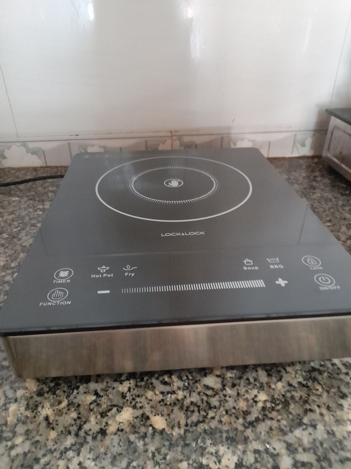 Tiki giao hàng nhanh, đóng gói cẩn thận. Bếp giao nguyên vẹn, không hư hỏng j. Bếp nóng nhanh, màn hình hiển thị rõ, không bị lỗi. Quạt quay hơi lâu xíu. Mua bếp đc tặng kèm bình giữ nhiệt nữa. Sản phẩm tốt nên mua nhé! Tiki giao hàng nhanh, đóng gói cẩn thận. Bếp giao nguyên vẹn, không hư hỏng j. Bếp nóng nhanh, màn hình hiển thị rõ, không bị lỗi. Quạt quay hơi lâu xíu. Mua bếp đc tặng kèm bình giữ nhiệt nữa. Sản phẩm tốt nên mua nhé!