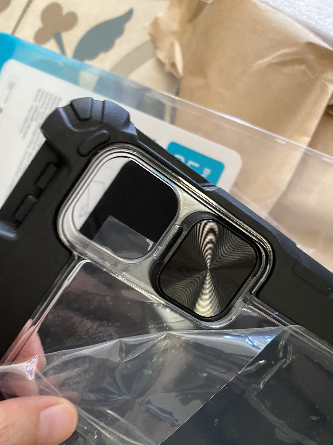 Okie ốp đẹp chắc chắn nhưng bỏ ipad vào hơi khó xíu